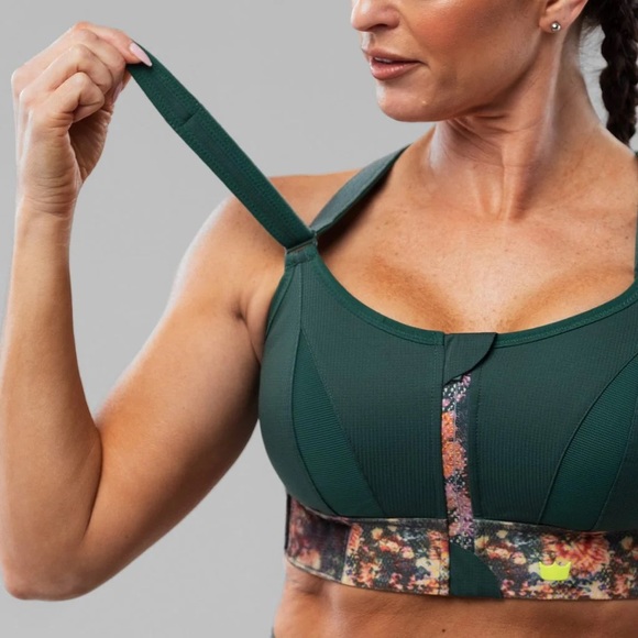 Shefit Ultimate High Impact Sports Bra Green Conquer Print Womens MEDIUM - Picture 1 of 9